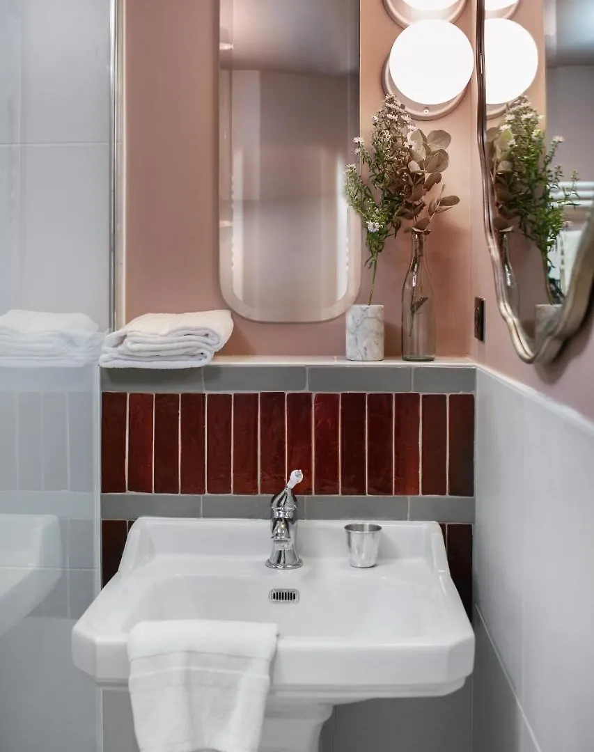 ***  La Planque Hotel Paris Frankreich